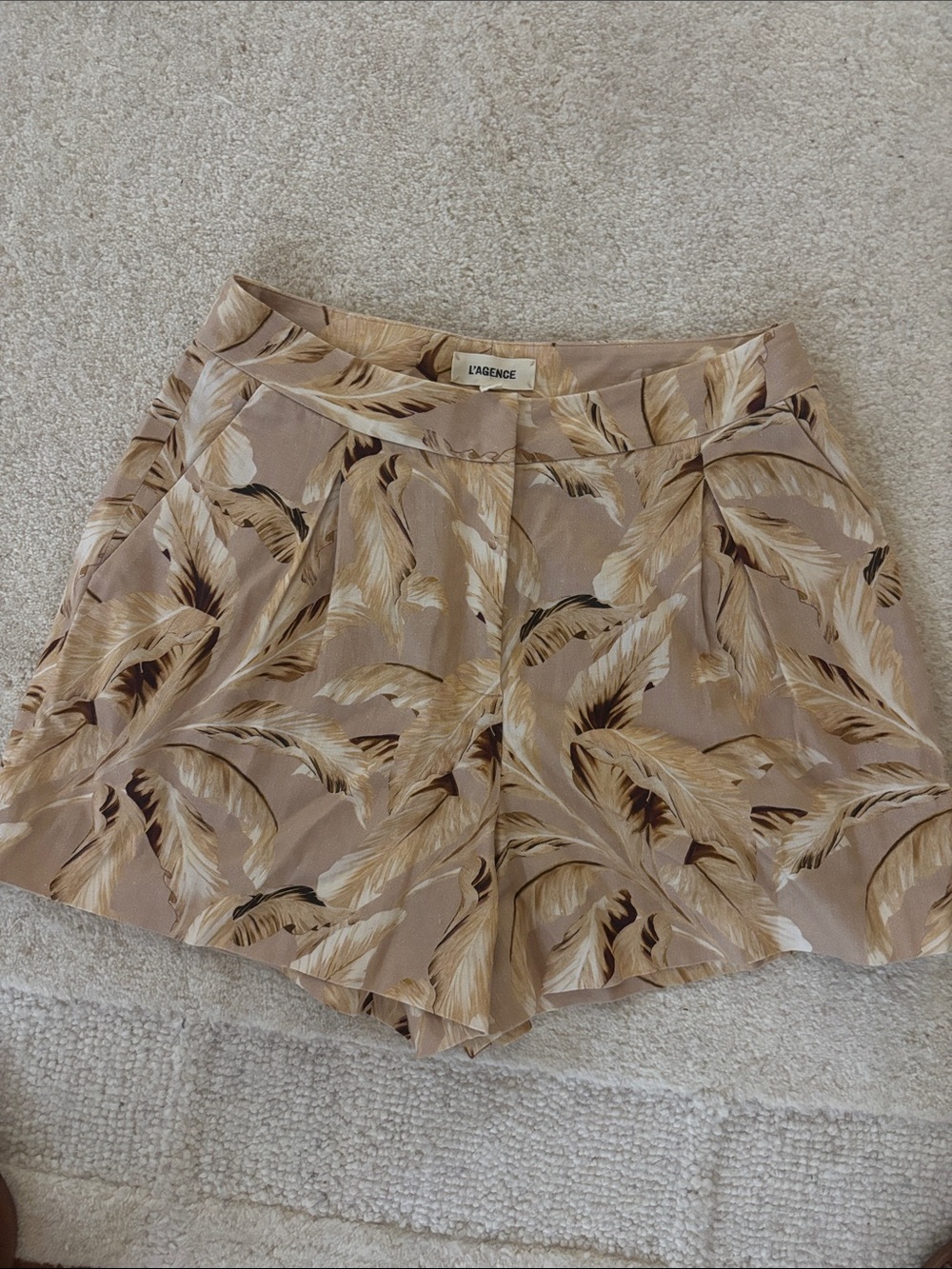 L'AGENCE Beige and Cream Feather-Print Shorts